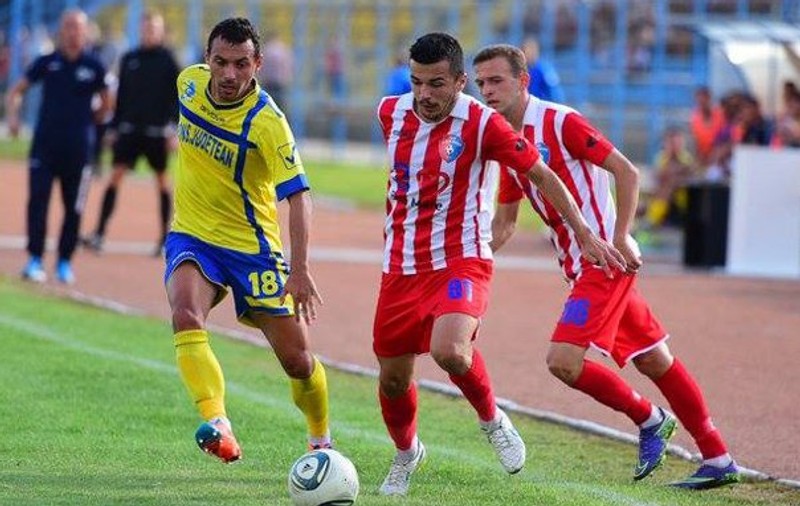 Liga II, etapa a cincea. Meci nebun la Mediaș, cu șase goluri și trei penalty-uri. FC Baia Mare, liderul din seria a doua, bate la Oradea. Ceahlăul pierde la Clinceni, Brașovul învinge la Târgoviște