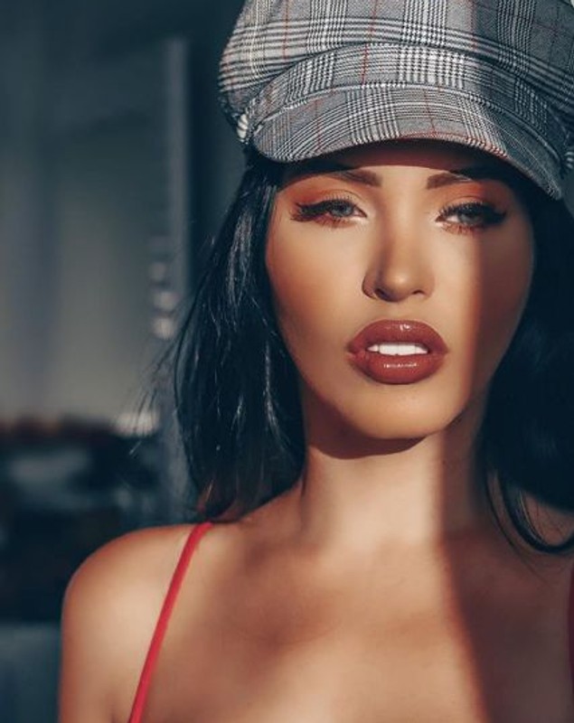 Brazilianca pe care mulți o confundă cu Megan Fox. Incredibil cum poate să arate | FOTO