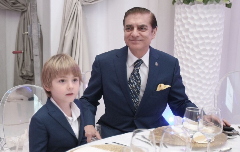 FOTO EXCLUSIV/ Nobil, nobil, dar tot copil! Prințul Carol Ferdinand a făcut ravagii la un eveniment monden