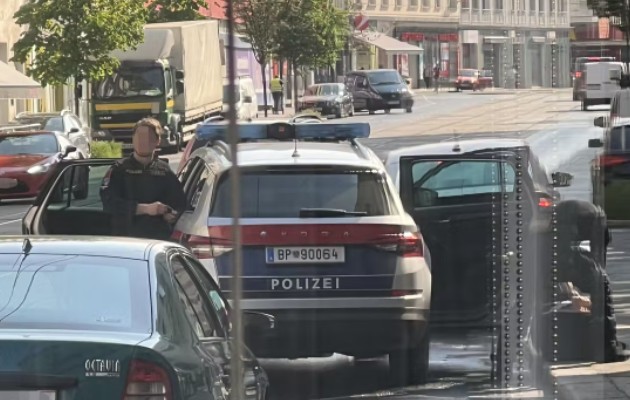 Ofițerii intervin, însă totul s-a dovedit o alarmă falsă