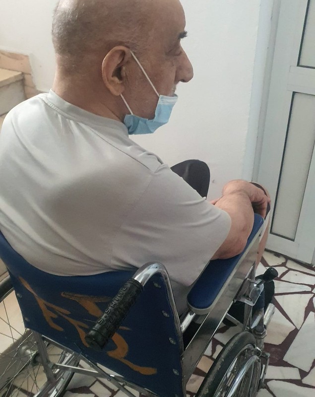 Viorel Lis nu mai iese din casă. Soția Oana are grijă de el: „Durerile erau groaznice, nu mai dormea noaptea”