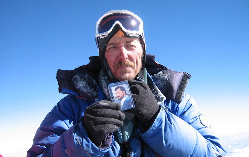 A murit Gheorghe Dijmărescu, alpinistul român care a urcat pe vârful Everest de nouă ori
