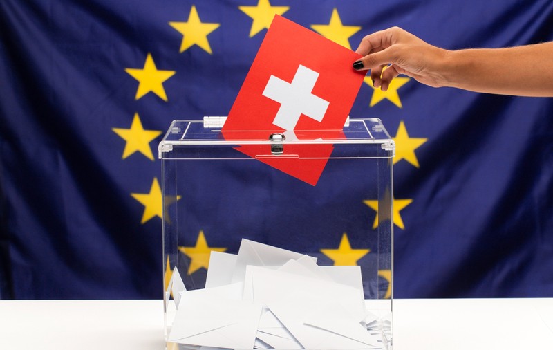 UE și Elveția au semnat un nou acord economic și comercial. Cetățenii vor vota prin referendum aplicarea înțelegerii