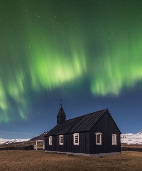 Finlanda oferă joburi inedite, și în 2018. Aurora Boreală, deasupra unei case