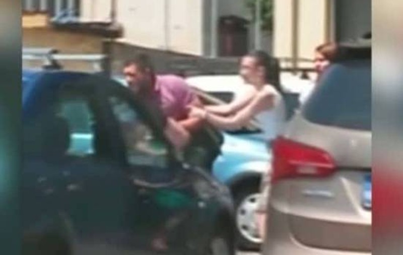 Cu handsfree-urile la examenul de chimie! Ce spune ministrul Educației despre cea mai mare fraudă de la Bac de anul acesta 