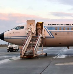 Sosirea pe Aeroportul Otopeni a cetățenilor români veniți din Africa de Sud. Foto: TAROM