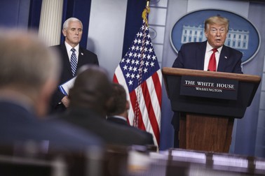 Trump este una dintre țintele criticilor pentru tragedia COVID Foto: Hepta