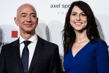Jeff Bezos și Mackenzie