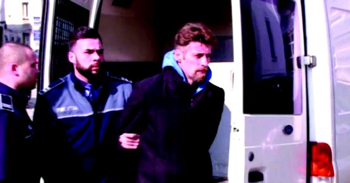 Florin Buliga ar putea scăpa de condamnarea pe viață, pe ”caz de boală”. florin-buligaîncadrat de doi polițisti, la duba