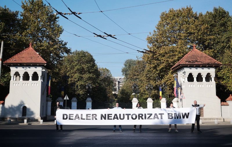 Protest la Cotroceni. USR acuză că se vrea mușamalizarea scandalului mașinilor BMW cumpărate de Poliția Română