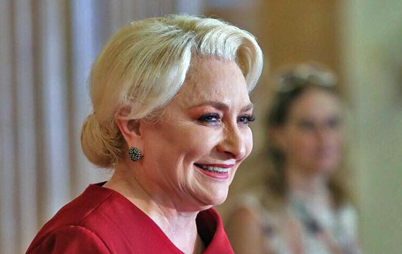 VIDEO | Dăncilă gafează din nou, la depunerea candidaturii pentru prezidenţiale: "Nicio mamă din această țară să nu-i fie frică că nu va mai primi salariul"