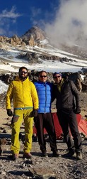 Răducanu (în galben) și Zărescu (în albastru) fac cățărări împreună