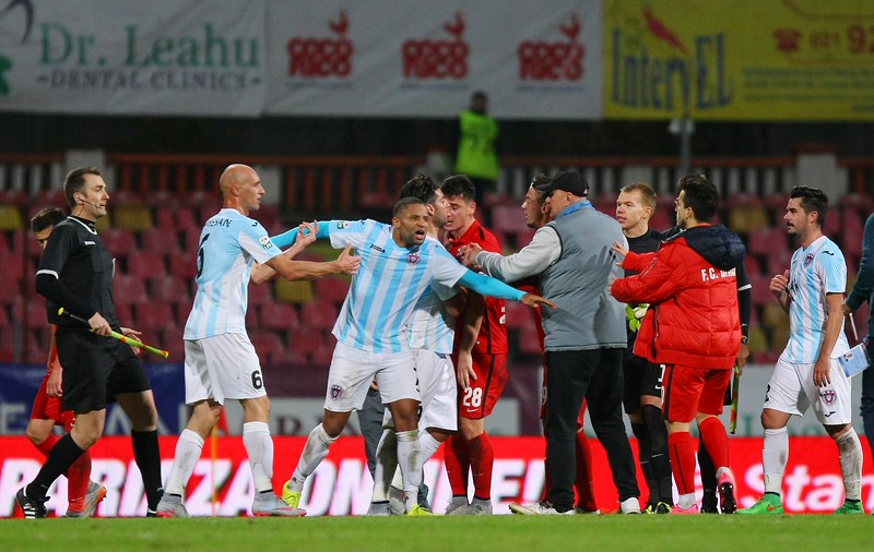 LIGA I LA FOTBAL, etapa a 14-a / Scandal după meciul Dinamo - ASA Tîrgu Mureș 2-1. ^Ardelenii protestează oficial printr-un comunicat în care reclamă un ”fault evident și lipsă de fair-play”! GALERIE FOTO