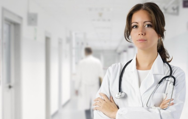 Parlamentul European cere proceduri mai simple pentru medici 