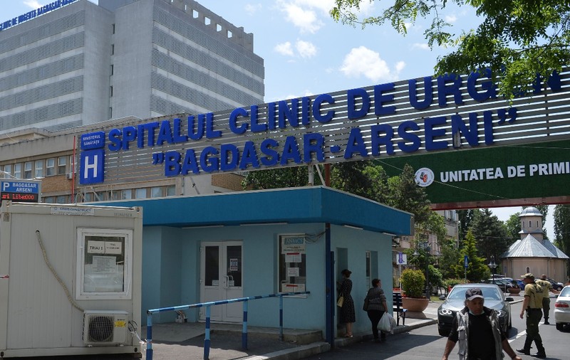 Doi medici de la „Bagdasar-Arseni”, suspectaţi de ucidere din culpă în cazul morţii unui pacient, plasați sub control judiciar. Procurorii: au modificat fișele medicale