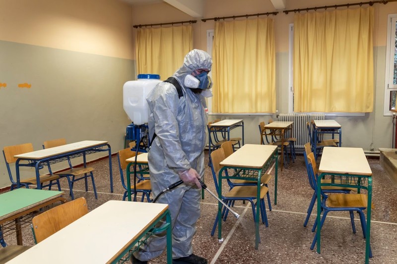 Măsurile de prevenție și igienizarea sunt absolut necesare, dar s-ar putea să nu împiedice răspândirea virusului în școli, crede specialistul în sănătate publică