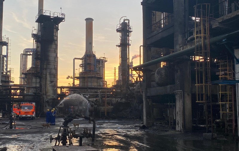 Cum arată Rafinăria Petromidia după explozia și incendiul devastator de vineri