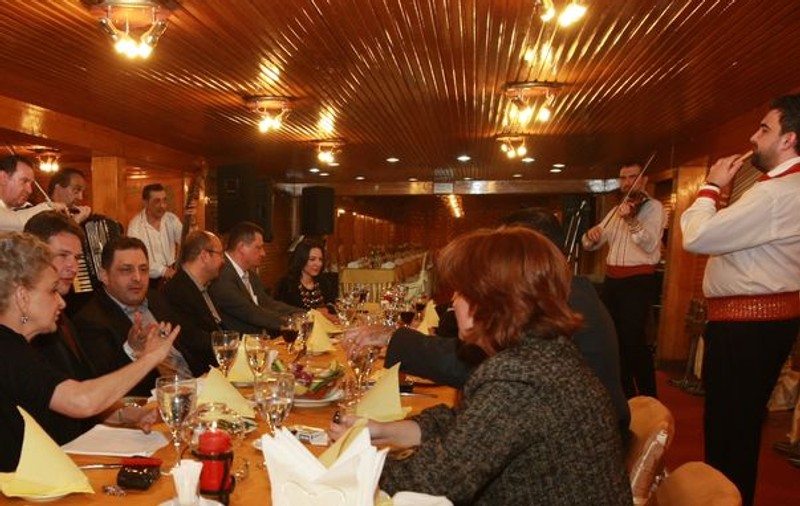 Vanghelie le-a adus lăutari americanilor 