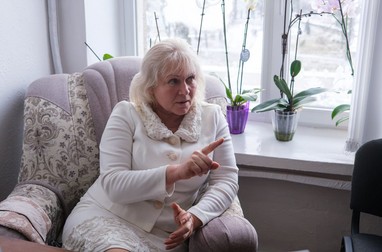 Elena Nandriș, în biroul ei din clădirea multifuncțională a culturii din Mahala