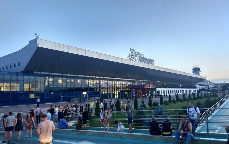Alertă falsă cu bombă pe Aeroportul Chișinău. Cine a dat alarma / FOTO&VIDEO
