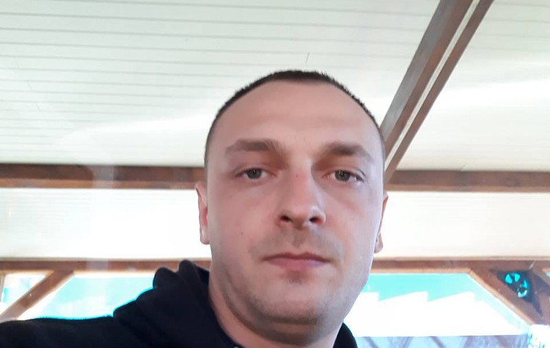 Șoferul autoturismului din care a fost aruncat cadavrul unui tânăr, cercetat în libertate