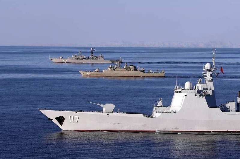 Distrugătorul chinez Xining (117), la un exercițiu militar cu nave rusești și iraniene în Oceanul Indian și Golful Omanului FOTO: Profimedia - AFP PHOTO / HO / Iranian Army office