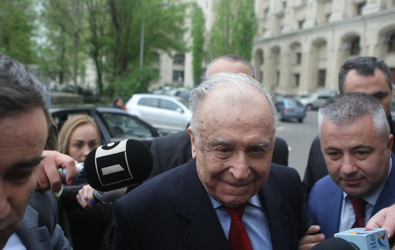 Înghesuială la Dosarul Revoluției, judecat la Curtea Supremă. S-au adus băncuțe pentru cei aproximativ 100 de martori