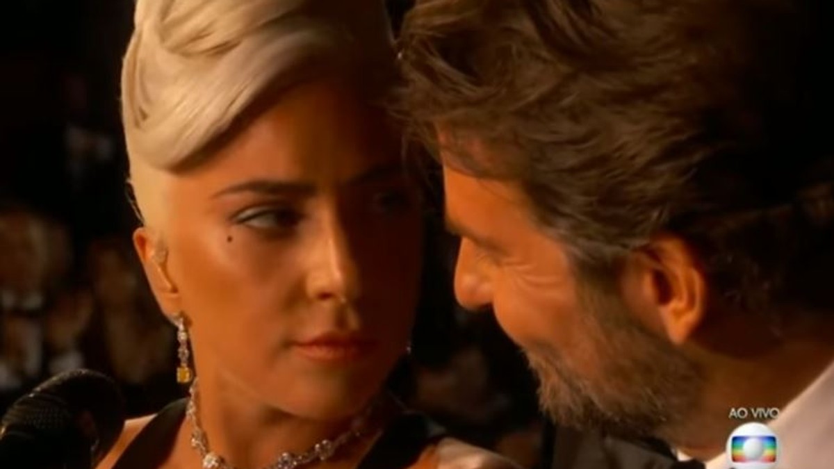 Moment de tandrețe între Lady Gaga și Bradley Cooper la Gala Premiilor Oscar 2019