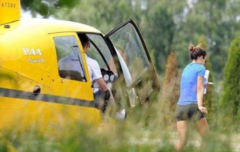 Ce face soția unui fotbalist milionar când are poftă de un croissant? ^Închiriază un elicopter! GALERIE FOTO