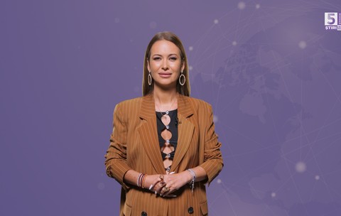 Denisa Macovei prezintă rubrica 5 Știri by Libertatea- Monden
