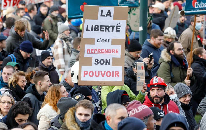 Proteste față de măsurile anti-COVID la Bruxelles. Manifestanții acuză că restricțiile „duc la polarizarea societății”