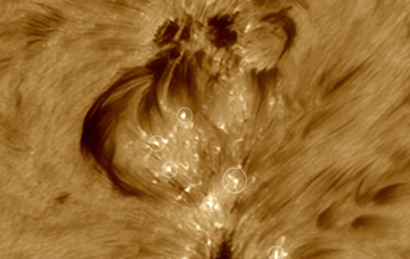 O pată solară masivă aruncă „bombe” magnetice explozive care se îndreaptă spre Pământ. Cum ar putea acestea să ne afecteze