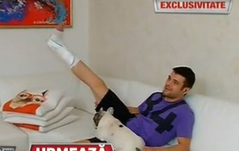 GHINION peste GHINION! SOŢUL OANEI ROMAN, cu PICIORUL ÎN GHIPS! Vezi ce A PĂŢIT! | FOTO