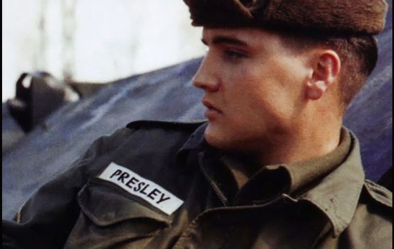 O pereche de chiloţi murdari purtaţi de Elvis în 1977 va fi scoasă la licitaţie