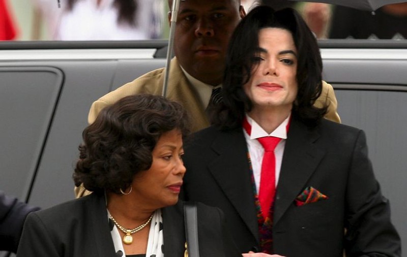 Mama lui Michael Jackson a primit custodia temporară a copiilor 