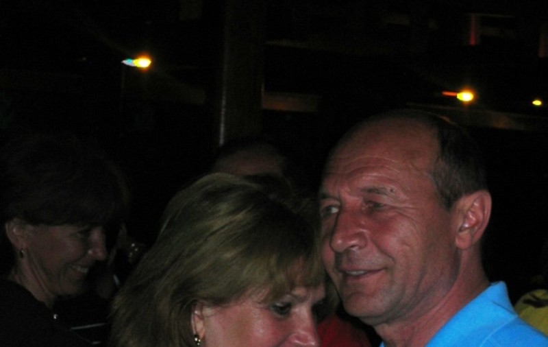 Preşedintele Traian Băsescu, la mare cu soţia