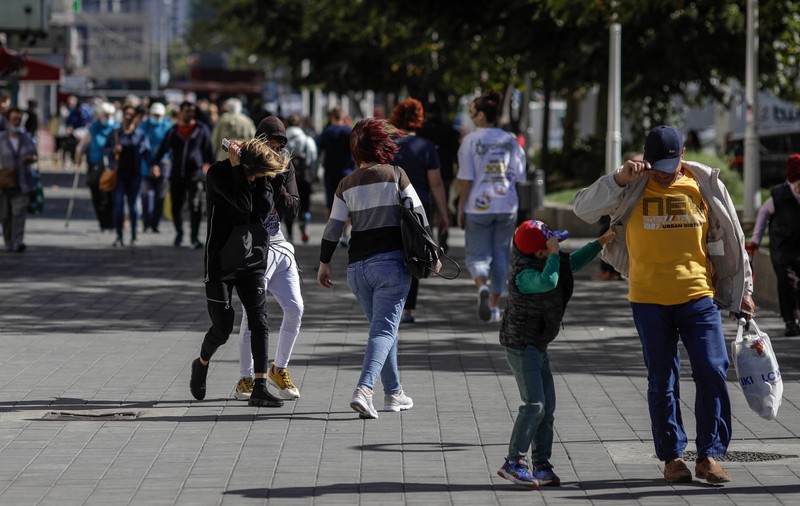 Alertă meteo în 15 județe, valabilă până diseară. Care sunt zonele vizate și cum va fi vremea la București