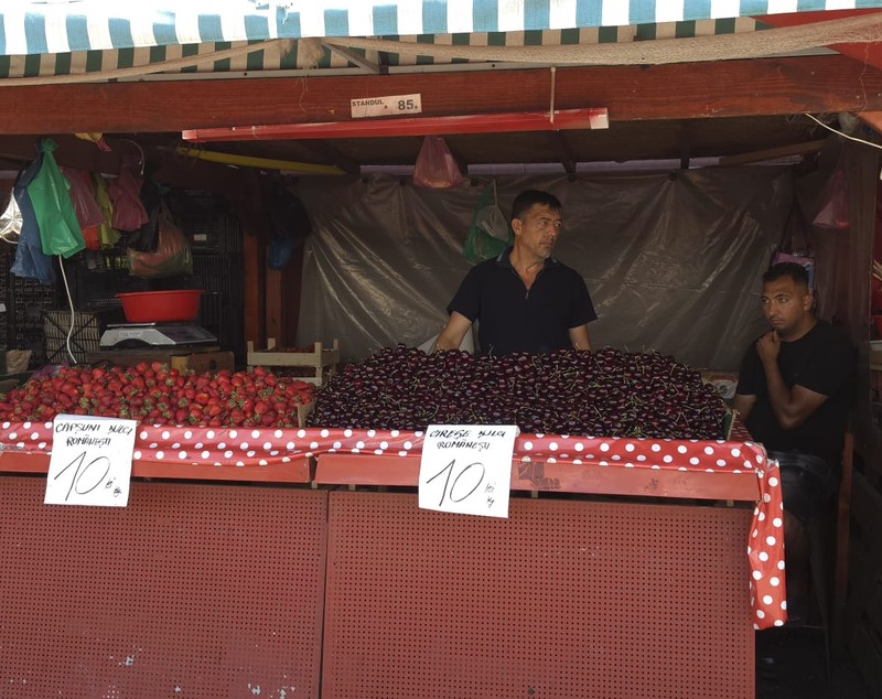 Cât costă pepenii de Dăbuleni în Piața Obor în plin sezon