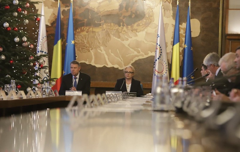 «Taxa pe lăcomie» a apărut în Monitorul Oficial şi intră în vigoare. Ce s-a întâmplat cu decretul lui Iohannis privind şefia Statului Major