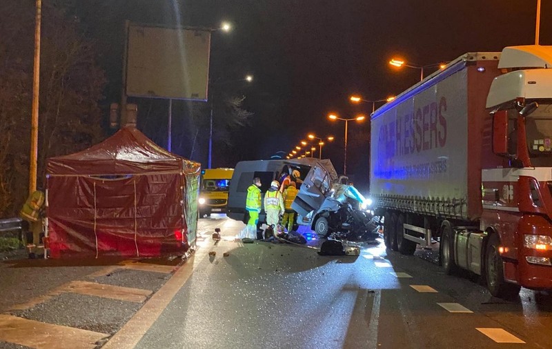 Șofer român, mort în Belgia, strivit la volan. Duba lui s-a făcut praf după ce a intrat cu viteză într-un TIR