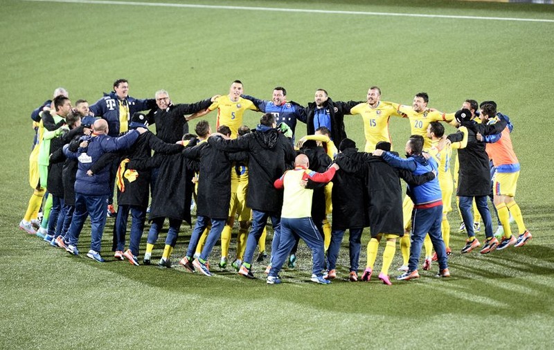 Analiza unei calificări chinuite la Euro 2016. Doi selecţioneri, 29 de jucători folosiţi, doi integralişti. Neînvinşi, dar cu cele mai multe egaluri