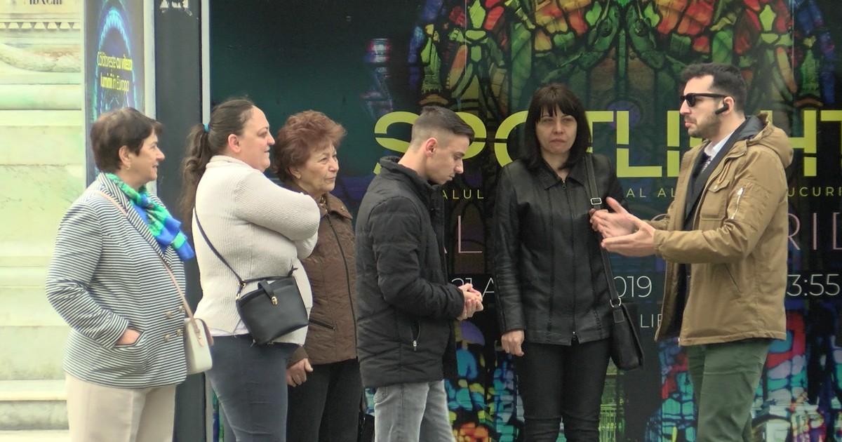 Un tânăr fără venituri este discriminat într-o zonă publică din București, în fața mai multor persoane