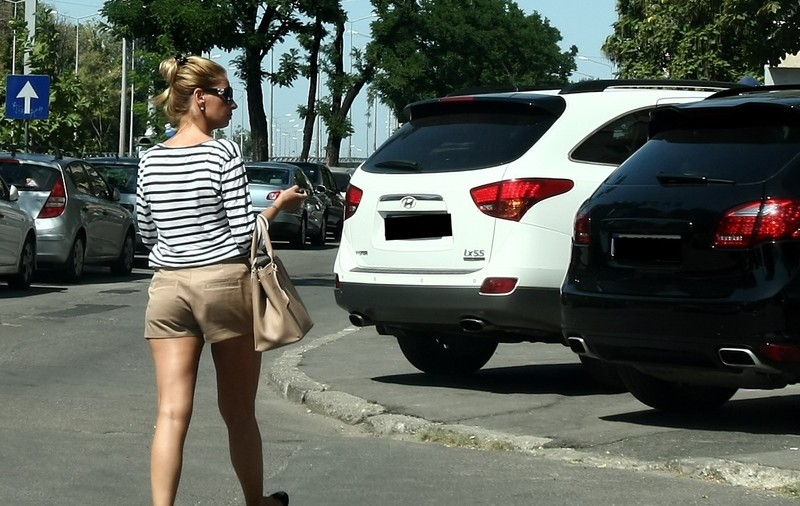 AM PRINS-O! Vedeta care nu respectă regulile de circulaţie! FOTO