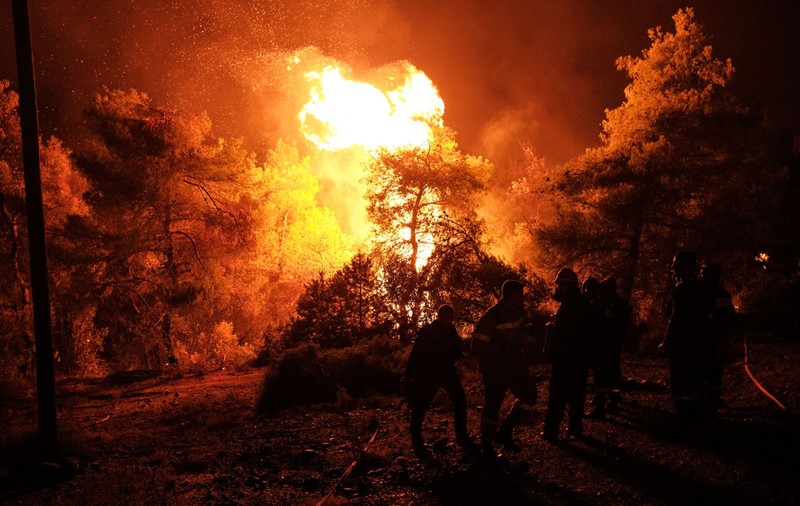 Coșmarul continuă în Grecia. Cum a decurs prima misiune a salvatorilor români, în insula Evia