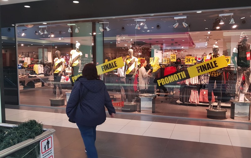 Alertă de promoții false! Comisia Europeană a verificat peste 500 de site-uri de comerț electronic. Aproape 60% aveau nereguli cu privire la prețuri și reduceri
