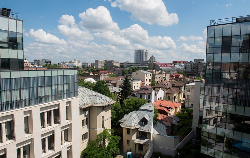 Micul pas bun și timid făcut de Nicușor Dan. Se poate stopa umplerea Bucureștiului cu blocuri „de 5 etaje” mai înalte decât cele cu 10?