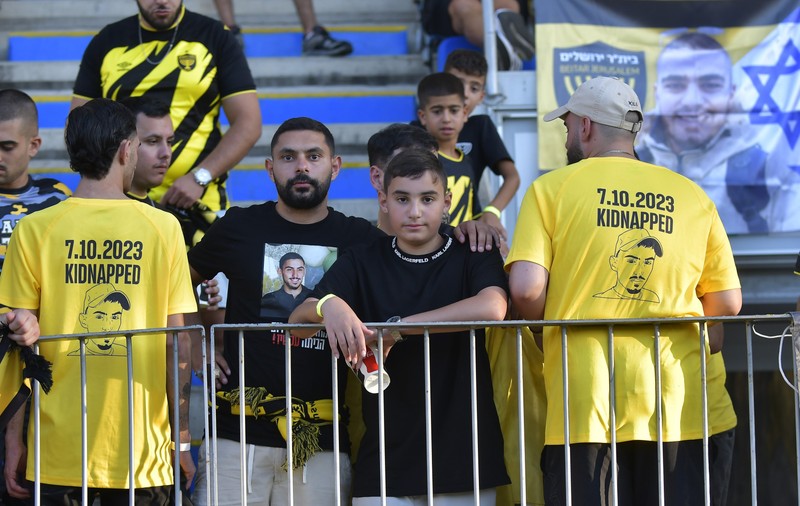 Familia lui Rom Braslavsky, împiedicată să afișeze mesaje pentru eliberarea lui, la meciul Beitar - Riga, de la Ploiești: „UEFA, antisemitism și ipocrizie”