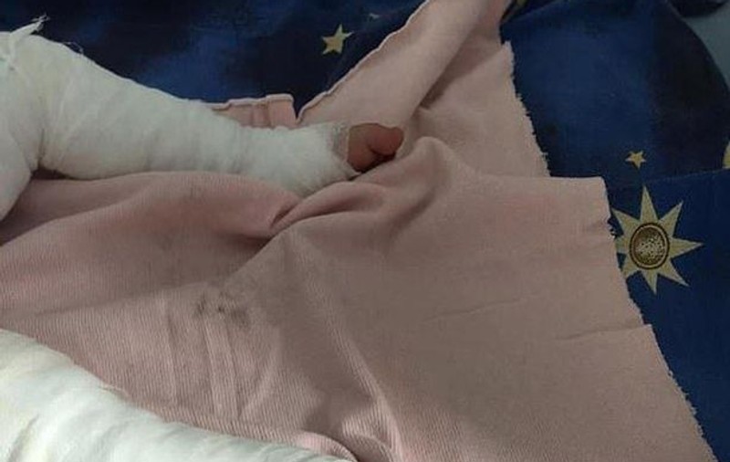 Un bebeluș a murit după ce a căzut în apă fierbinte