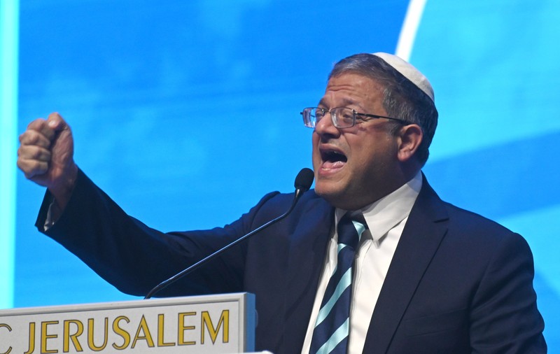 Avalanșă de critici, după ce un ministru al lui Netanyahu a sugerat, cu o înjurătură, că Israelul a efectuat atacul din Iran: „Piromanul naţional”