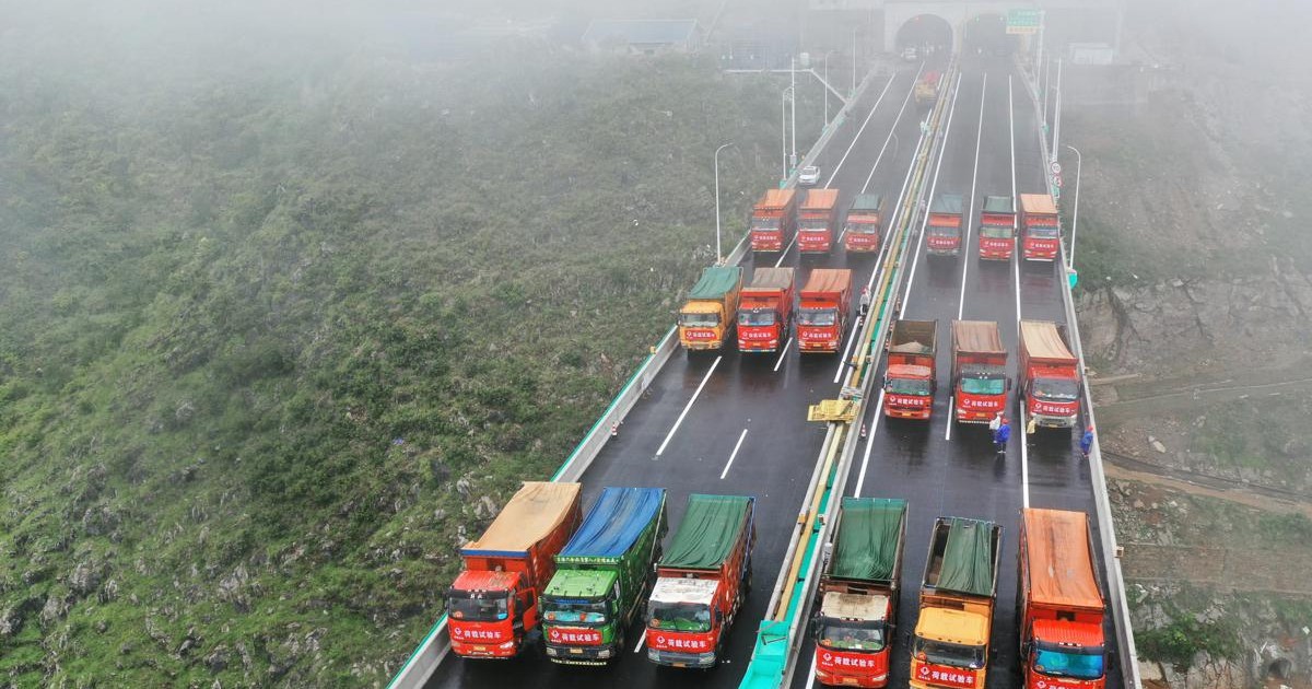 Podul Huajiang Grand Canyon din Guizhou